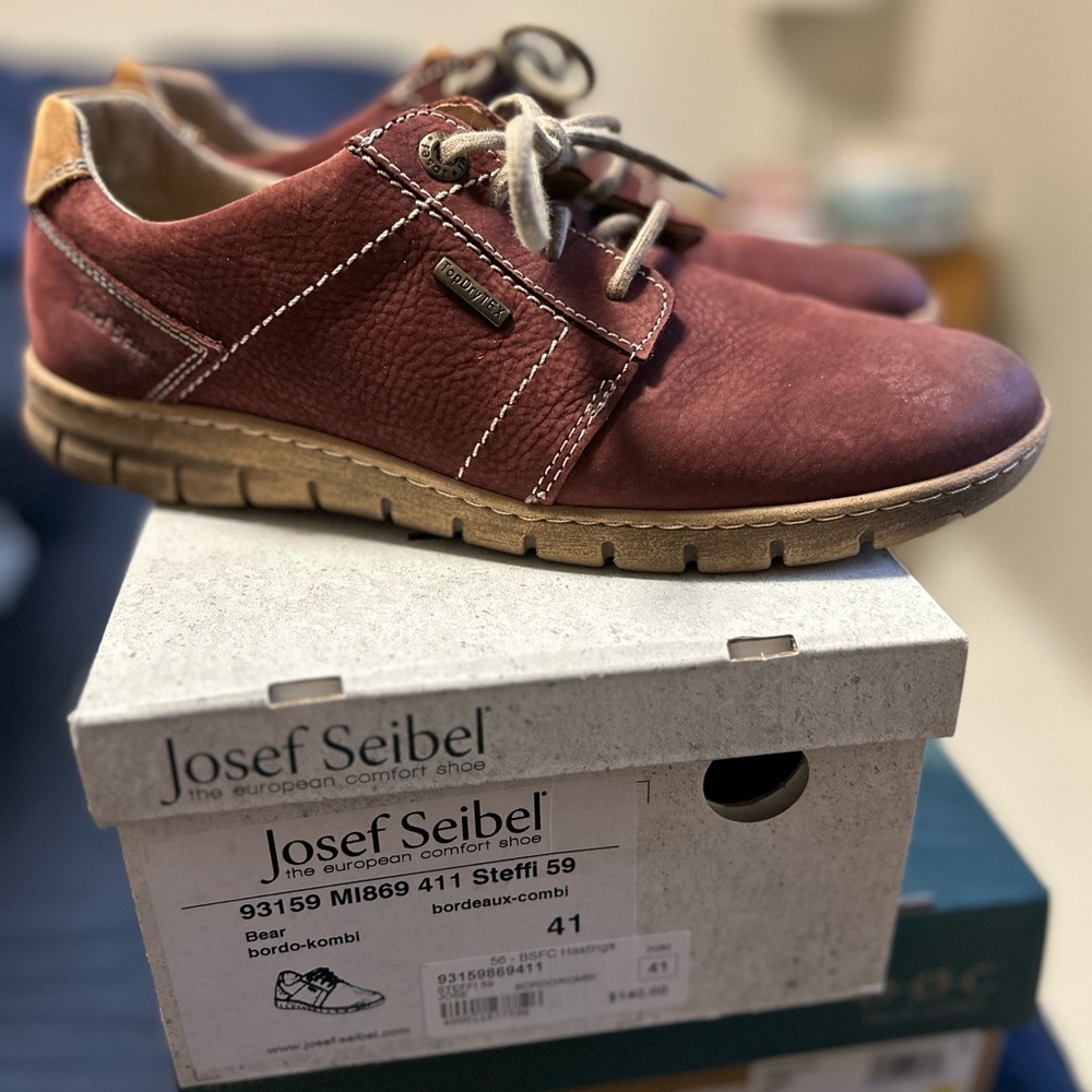 Josef Seibel, the European comfort shoe, sz 41, wine colored shoe